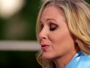 Glamouröse Stiefmutter wird gefickt, nachdem sie Schwanz gelutscht