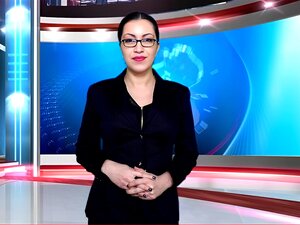 Cassandra Cain als Alexandria Ocasio-Cortez in AOCs LIVE-Tugjob