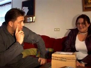 Sie hat einen schönen großen Bauch