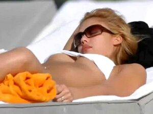 JESSICA ALBA WICHST SICH EINEN RUNTER