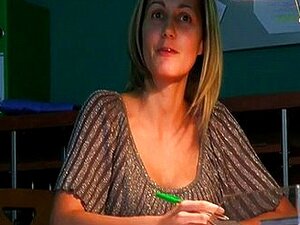 Natürliche Titten-Mädchen tief in den Hals