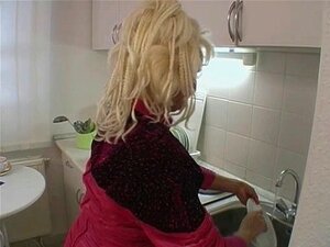 Weck auf, mein süßer Enkel, ich muss dich ficken