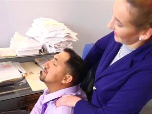 Süße Tussi Katalina Mills liebt Schwänze in ihrer Muschi. Wir haben