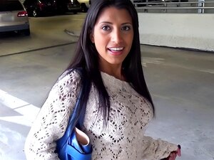 Sweetlooking cutie met vers lichaam has seks met heet guy