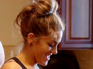 Swinger-Paar hat Sex vor der Party in ihrem Arsch. Dieses Swinger-Paar