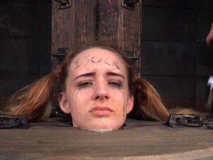 Zöpfchen-Subsklave wird mit Elektrospiel bestraft. Zöpfchen-Sklave