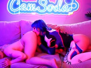 Camsoda - D.Va lässt sich von Wonder Woman die Muschi lutschen