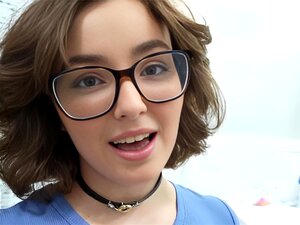 Nörttimäinen cutie Stepsister on mehukas Pettäminen Stepbro-Leanna