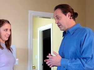 Angestachelter schleichender Stiefvater darf die süße Stieftochter