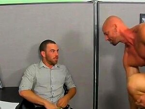 Patrigni in slip scopano il muscoloso gay Top Mitch Vaughn sbatte