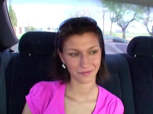 Raccogli la dolcezza e fai un trio in un autobus pubblico