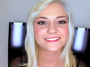 Kloey va balles profondes sur la grosse bite.