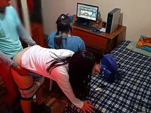 Aisankannattajavaimo puhuu ystävälleen samalla kun panen häntä