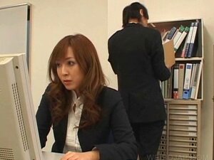 jap office babe sidottu tuoliin ja takoi töissä