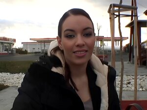 Hübscher Liebling wird zu schlüpfrigem Sex in der öffentlichkeit