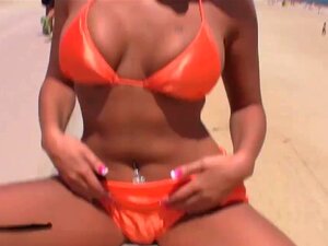 Fräul Natalia Zeta nimmt eine Ladung Sperma über ihr heißes