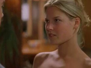 Promi-Titten bedeckt mit Peitschensahne