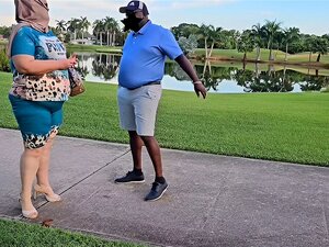 Golftrainer bot an, mich zu trainieren, aber er isst meine Muschi -