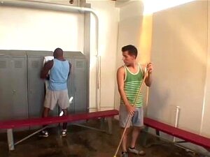 Ivoor slaaf verleid door hete ebbenhouten meester