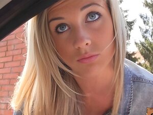 Die hübsche blonde Vinna Reed hat einen Haken von einem netten Kerl