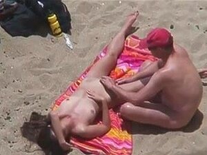 Amateursex am Strand, brünettes Haar, langes Haar, haarloses