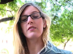 Heiße Pierced Alice fickt den erotischen Fotografen in Budapest