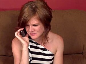 Behaarte Zia will Aufmerksamkeit für ihre Muschi