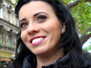 Brunette eurobeibe Vicky rakastaa intensiivistä panokohtausta