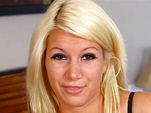 Extremt snuskig milf och enorm kuk i hennes hals
