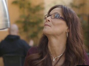 Ein riesiger riesiger Schwanz für die hungrige Fotze der alten Syren