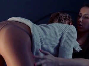 Ultra playgirl slukar och runkar av gigantisk kuk, Denna korta