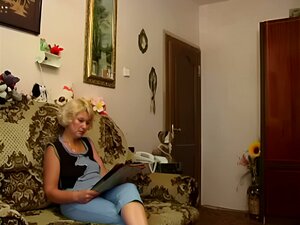 Erlebe eine verführerische MILF, die in einem heißen Abenteuer mit