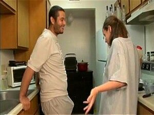 Riesige Ladung auf dem Gesicht ihrer Stiefschwester nicht,