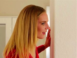 Süße Cadence Lux fingert ihre Stiefmutter Mona Wales, nachdem sie