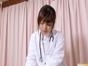 Une doctoresse japonaise reçoit une partie de sexe torride