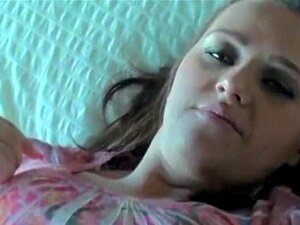 Die hübsche Amateur-Frische Alisa Ford genießt Analsex