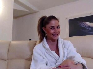 Sieh zu, wie Mamma sich jetzt ihre Muschi rasiert! - Italienische