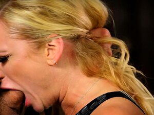 Isotissinen Briana Banks saa kunnon kyytiä isolla kovalla kyrvällä