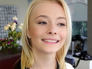 Kleine Blondine wird vollgespritzt, kleine Blondine wird nach einem
