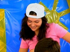 Stiefvater fickt 2 süße Retro-Pornos