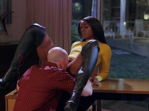 Paige Owens schaut der schwarzen Ana Foxxx beim Sex mit einem Hengst