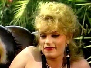 Bionda dalle tette grandi inchiodata nel porno classico