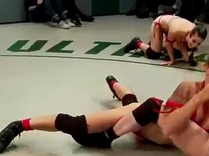 Partita di wrestling di gruppo lesbico