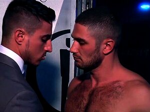 Threesome gay muscoloso e facciale