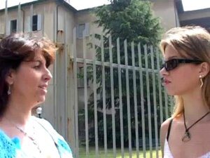 Italienische Süße hat einen alten Lehrer