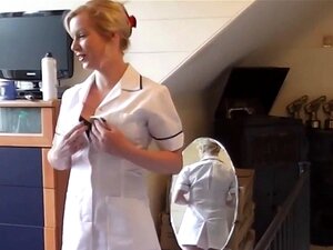 Euro-Mature in Dessous spielt mit Süßem, bevor sie Schwanz lutscht.