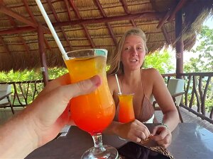 Verspielte Amateur Blondine in der Frühlingsferien gefickt - ft.