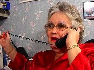 Große, schöne Frau, Oma lutscht und fickt in Nylons