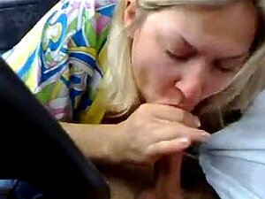 Amateur-Blowjob im Auto