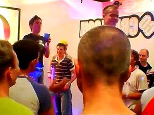 Män gruppknullar kuk gratis trailer gay första gången Det säkert